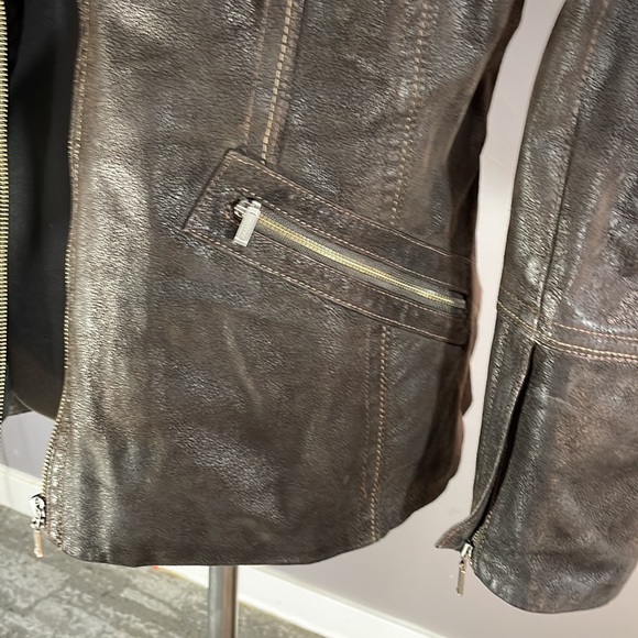 Danier brown women’s leather jacket size large.  Quilt lining - Picture 12 of 17